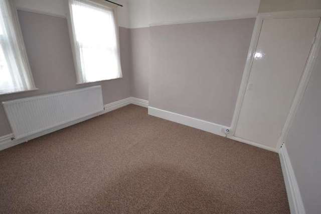  Image of 2 bedroom Flat to rent in St. Davids Avenue Bexhill-on-Sea TN40 at Bexhill On Sea, TN40 2BE
