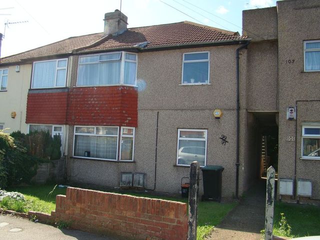  Image of 2 bedroom Flat to rent in St. Marks Avenue Northfleet Gravesend DA11 at St. Marks Avenue Northfleet Gravesend, DA11 9LL
