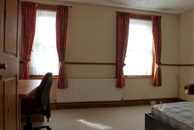  Image of 3 bedroom Terraced house to rent in Sterte Road Poole BH15 at Poole, BH15 2AG