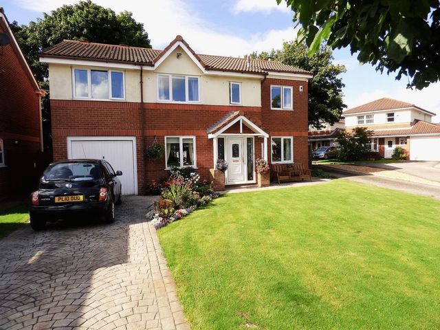  Image of 4 bedroom Detached house for sale in Stone Cross Gardens Catterall Preston PR3 at Stone Cross Gardens Catterall Preston, PR3 1YQ
