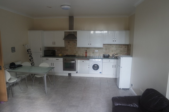  Image of 2 bedroom Flat to rent in Streatham High Road London SW16 at Streatham High Road  London, SW16 1BB