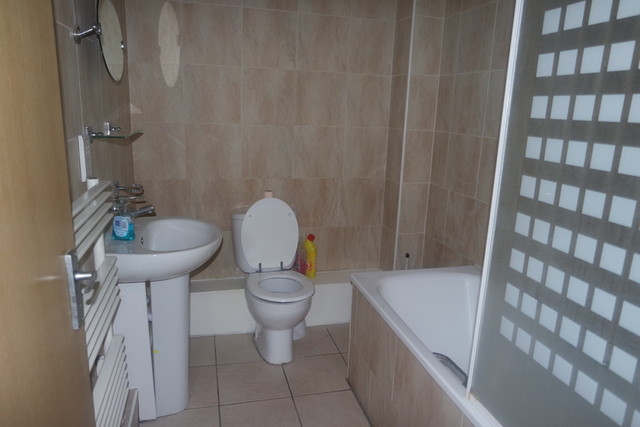  Image of 2 bedroom Flat to rent in Streatham High Road London SW16 at Streatham High Road  London, SW16 1BB