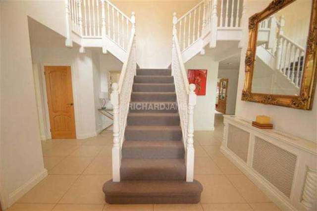  Image of 4 bedroom Detached house for sale in Sunnyfield London NW7 at Mill Hill, NW7 4RG