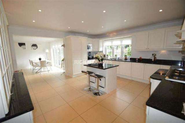 Image of 4 bedroom Detached house for sale in Sunnyfield London NW7 at Mill Hill, NW7 4RG