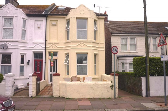  Image of 3 bedroom End of Terrace to rent in Sussex Road Broadwater Worthing BN11 at Worthing, BN11 1DS