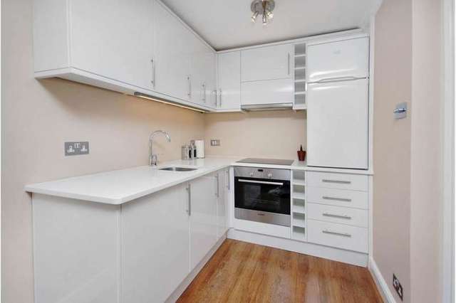  Image of 2 bedroom Flat to rent in Sutherland Avenue London W9 at Maida Vale London Westbourne Green, W9 2HF