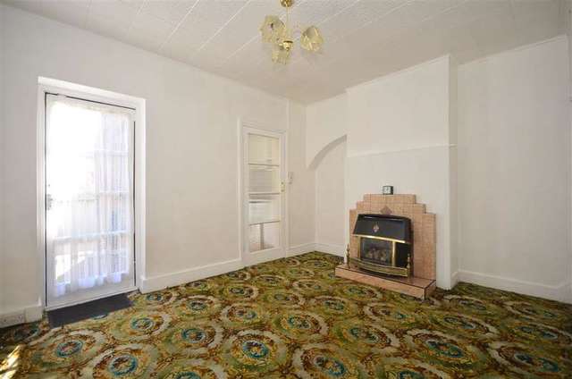  Image of 2 bedroom End of Terrace for sale in Suttons Avenue Hornchurch RM12 at Hornchurch Essex Hornchurch, RM12 4LY