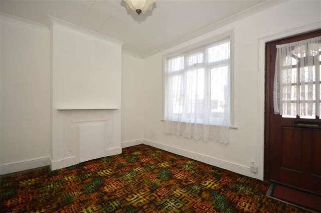  Image of 2 bedroom End of Terrace for sale in Suttons Avenue Hornchurch RM12 at Hornchurch Essex Hornchurch, RM12 4LY