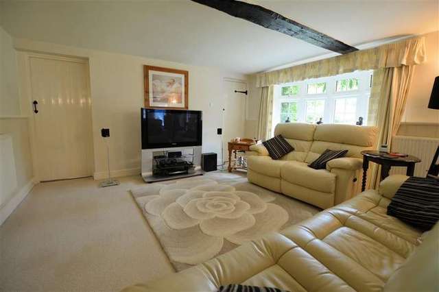  Image of 4 bedroom Detached house for sale in Swan Drive Aldermaston Reading RG7 at Aldermaston Wharf  Reading, RG7 4UZ