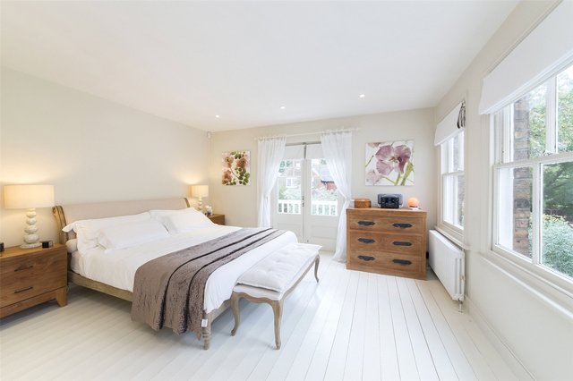  Image of 5 bedroom Detached house for sale in The Avenue London W4 at London  Turnham Green, W4 1HT