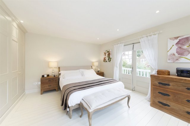  Image of 5 bedroom Detached house for sale in The Avenue London W4 at London  Turnham Green, W4 1HT