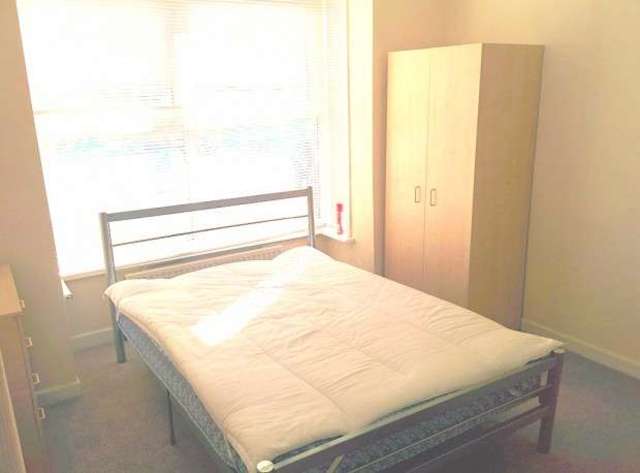  Image of House Share to rent in The Crescent Eastleigh SO50 at The Crescent  Eastleigh, SO50 9BS