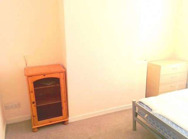  Image of House Share to rent in The Crescent Eastleigh SO50 at The Crescent  Eastleigh, SO50 9BS