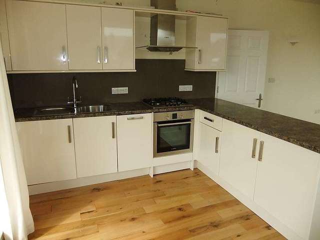  Image of 2 bedroom Flat to rent in College Road Seaford BN25 at Seaford, BN25 1JX