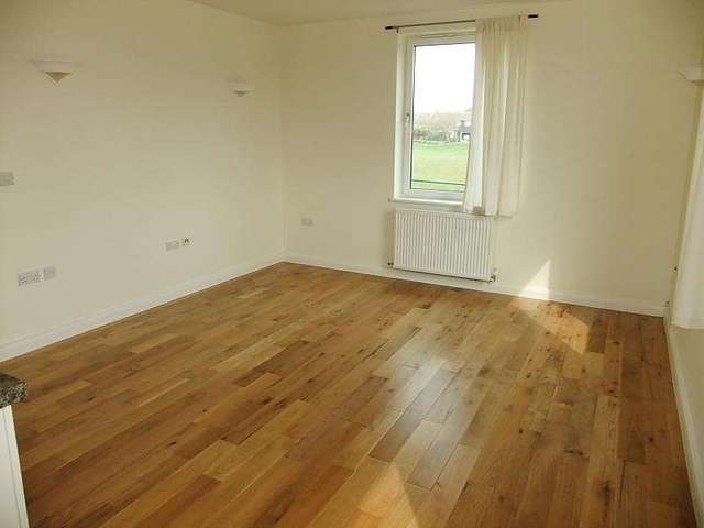  Image of 2 bedroom Flat to rent in College Road Seaford BN25 at Seaford, BN25 1JX