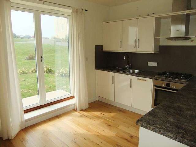  Image of 2 bedroom Flat to rent in College Road Seaford BN25 at Seaford, BN25 1JX