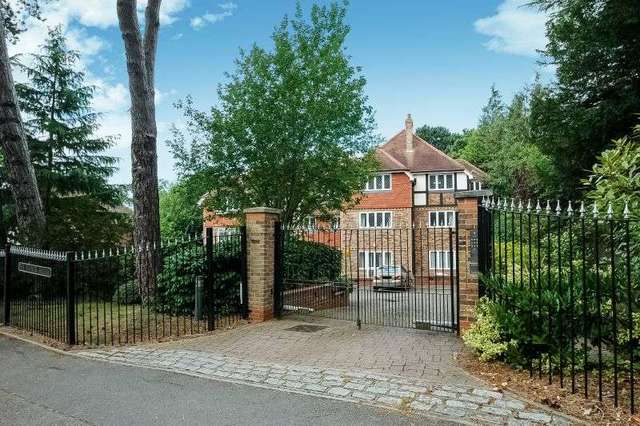  Image of 2 bedroom Flat for sale in Eastbury Avenue Northwood HA6 at 23a Eastbury Avenue  Northwood, HA6 3LJ