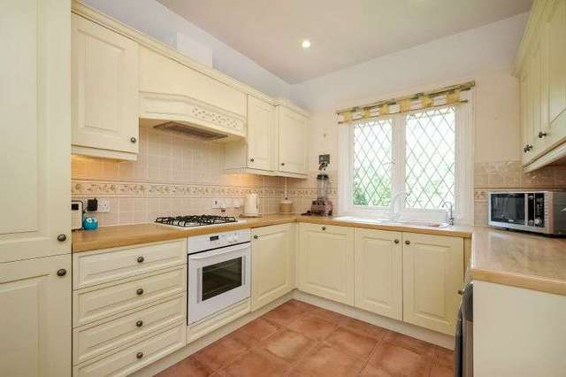  Image of 2 bedroom Flat for sale in Eastbury Avenue Northwood HA6 at 23a Eastbury Avenue  Northwood, HA6 3LJ