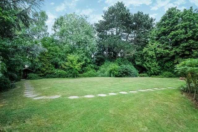  Image of 2 bedroom Flat for sale in Eastbury Avenue Northwood HA6 at 23a Eastbury Avenue  Northwood, HA6 3LJ