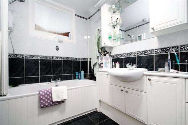 Image of 2 bedroom Apartment for sale in The Martlets Rustington Littlehampton BN16 at Rustington Rustington, BN16 2UG