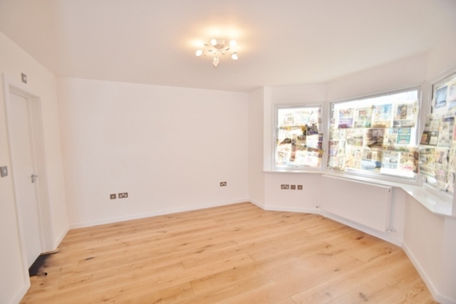  Image of 3 bedroom Maisonette for sale in The Vale London NW11 at GOLDERS GREEN  LONDON, NW11 8SJ