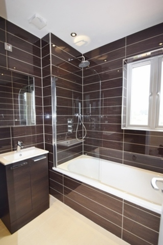  Image of 3 bedroom Maisonette for sale in The Vale London NW11 at GOLDERS GREEN  LONDON, NW11 8SJ