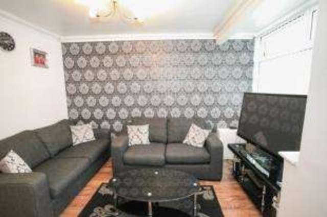  Image of 2 bedroom Semi-Detached house for sale in Third Avenue Luton LU3 at Luton Bedfordshire Sundon Park, LU3 3ER