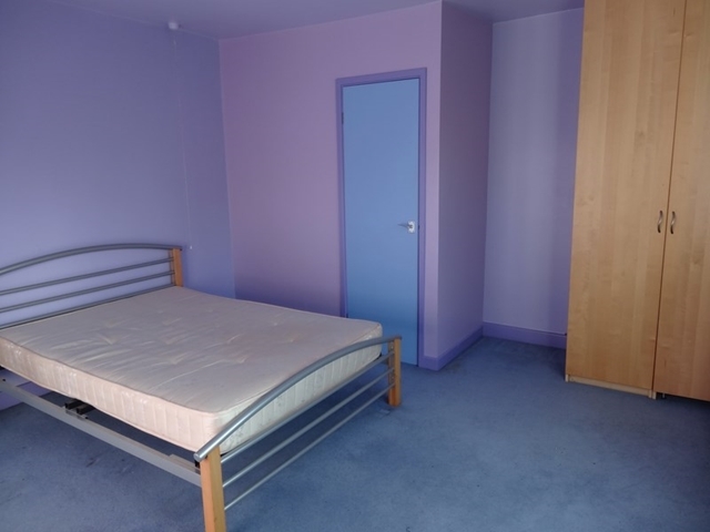 Image of 3 bedroom Terraced house to rent in Bates Street Sheffield S10 at Crookesmoor  Sheffield, S10 1NQ