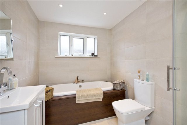  Image of 4 bedroom Detached house to rent in Tithe Close Maidenhead SL6 at Maidenhead Berkshire Holyport, SL6 2YT