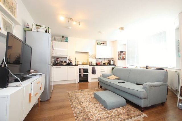  Image of 2 bedroom Flat to rent in Tufnell Park Road London N7 at Tufnell Park Road  London, N7 0DU