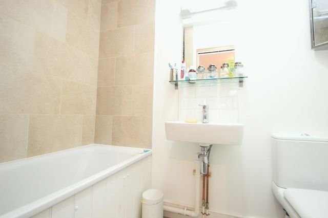 Image of 2 bedroom Flat to rent in Tufnell Park Road London N7 at Tufnell Park Road  London, N7 0DU