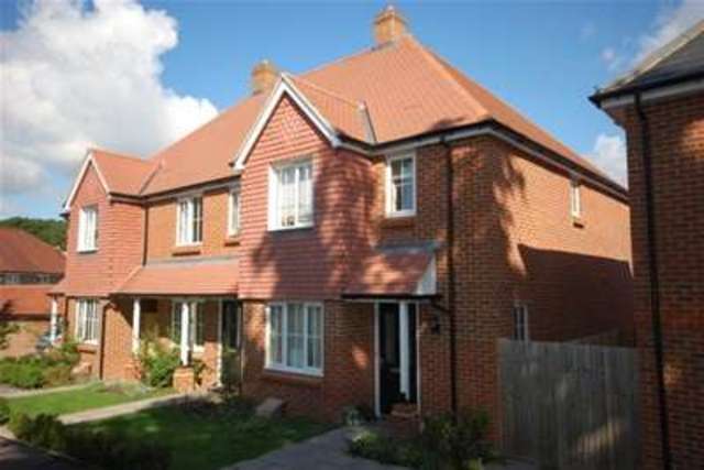  Image of 2 bedroom Property to rent in Old Common Way Uckfield TN22 at Uckfield, TN22 5GG