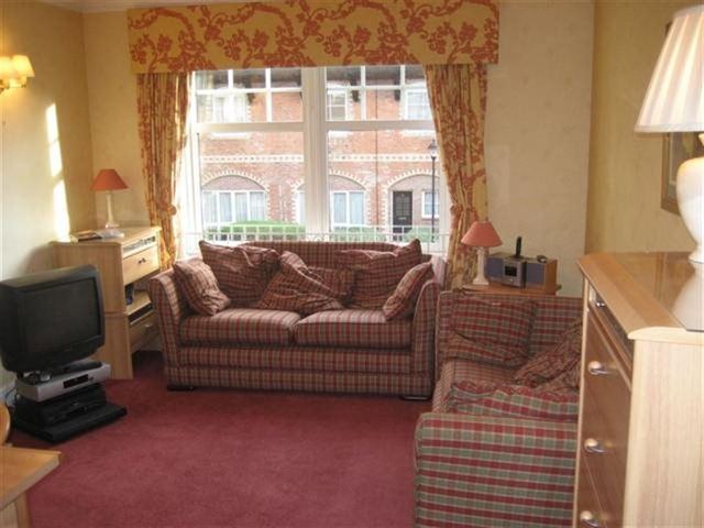  Image of 2 bedroom Flat to rent in Upper Gray Street Edinburgh EH9 at Newington Edinburgh Edinburgh, EH9 1SW