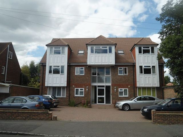  Image of 2 bedroom Flat to rent in Victoria Drive Bognor Regis PO21 at Victoria Drive  Bognor Regis, PO21 2DZ