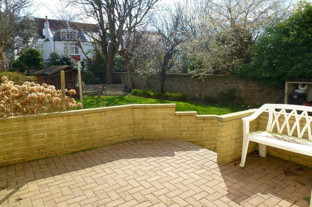  Image of 1 bedroom Ground Flat to rent in Walsingham Road Hove BN3 at Hove, BN3 4FE