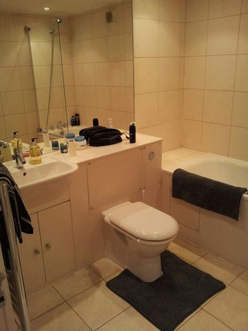 Image of 2 bedroom Flat to rent in Wapping Wall London E1W at Wapping Wall  London, E1W 3SJ