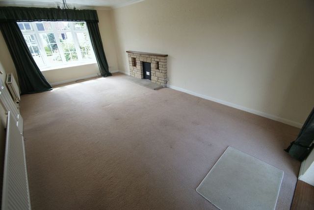  Image of 3 bedroom Semi-Detached house to rent in Wareham Close Nailsea Bristol BS48 at Wareham Close Nailsea Bristol, BS48 2HX