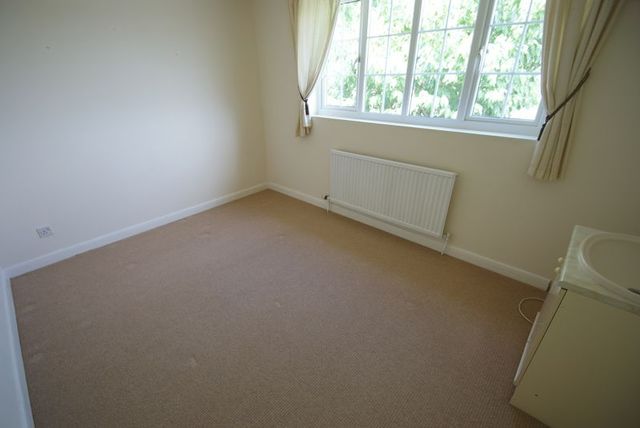  Image of 3 bedroom Semi-Detached house to rent in Wareham Close Nailsea Bristol BS48 at Wareham Close Nailsea Bristol, BS48 2HX