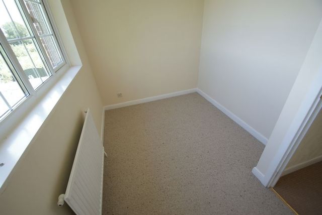  Image of 3 bedroom Semi-Detached house to rent in Wareham Close Nailsea Bristol BS48 at Wareham Close Nailsea Bristol, BS48 2HX