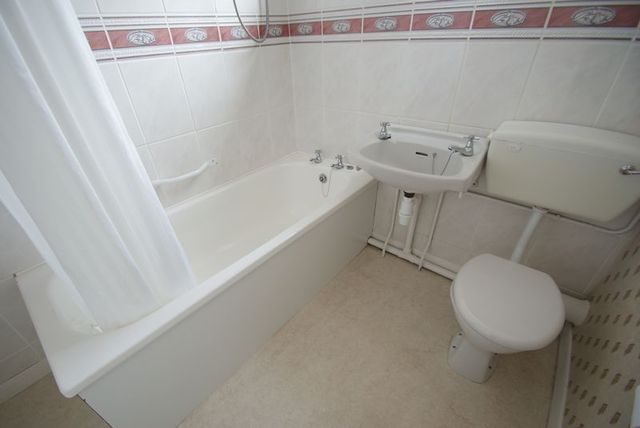  Image of 3 bedroom Semi-Detached house to rent in Wareham Close Nailsea Bristol BS48 at Wareham Close Nailsea Bristol, BS48 2HX