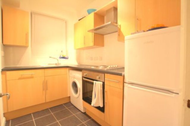  Image of 2 bedroom Flat to rent in Euston Road London NW1 at Warren Court Euston Bloomsbury, NW1 3AA