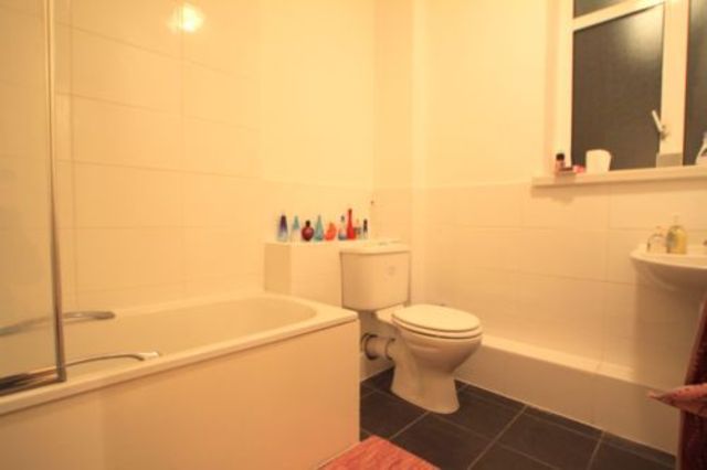  Image of 2 bedroom Flat to rent in Euston Road London NW1 at Warren Court Euston Bloomsbury, NW1 3AA