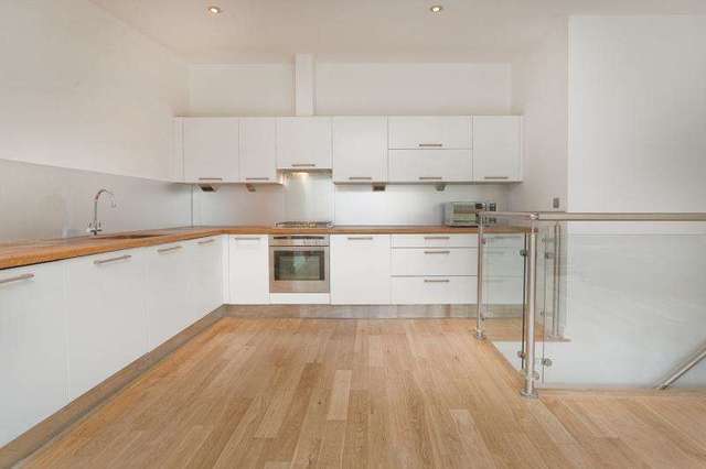  Image of 3 bedroom Flat to rent in Bouton Place London N1 at Islington London Islington, N1 1TR