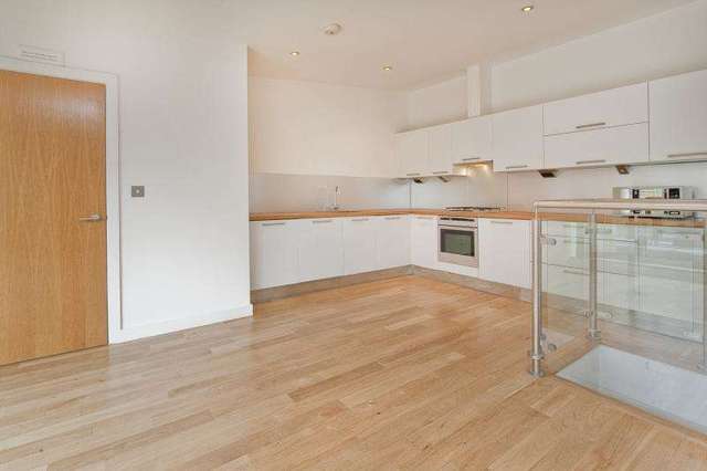  Image of 3 bedroom Flat to rent in Bouton Place London N1 at Islington London Islington, N1 1TR