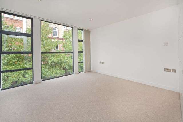  Image of 3 bedroom Flat to rent in Bouton Place London N1 at Islington London Islington, N1 1TR