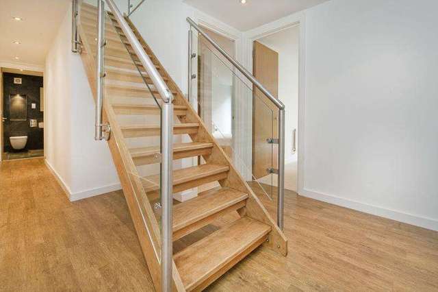  Image of 3 bedroom Flat to rent in Bouton Place London N1 at Islington London Islington, N1 1TR