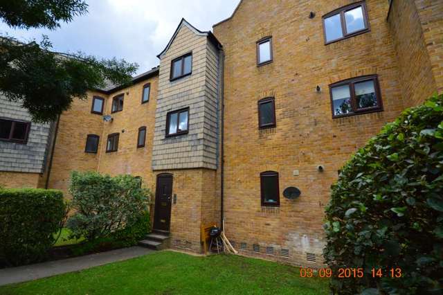  Image of 1 bedroom Apartment to rent in Waterman Way London E1W at Waterman Way  London, E1W 2QW