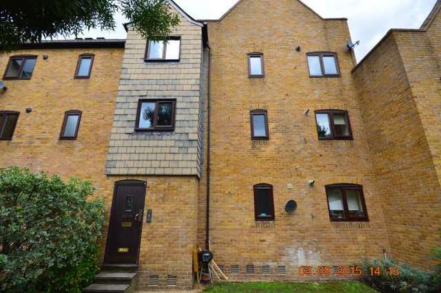  Image of 1 bedroom Apartment to rent in Waterman Way London E1W at Waterman Way  London, E1W 2QW