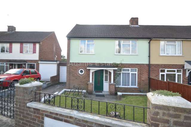  Image of 3 bedroom Semi-Detached house to rent in Wensley Road Reading RG1 at Wensley Road  Reading, RG1 6DQ