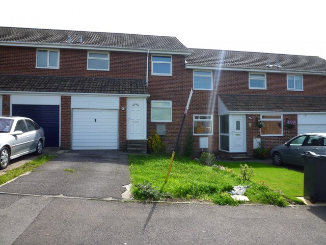  Image of 3 bedroom End of Terrace to rent in Wesermarsch Road Cowplain Waterlooville PO8 at Waterlooville, PO8 8JJ